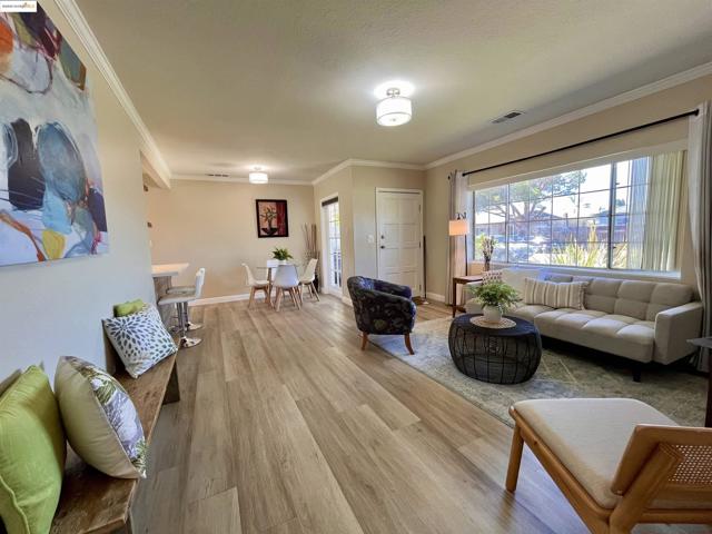 389 White Dr, Hayward CA: https://media.crmls.org/mediaz/590f2f53-d1fb-496c-bba5-981669211cf4.jpg