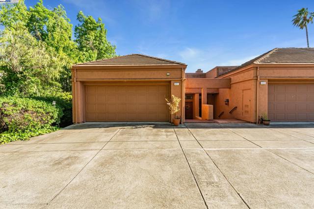 4001 W Lakeshore Drive, San Ramon CA: https://media.crmls.org/mediaz/590f6177-dd13-4470-85bb-22db74f81b3d.jpg
