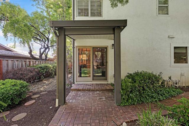 519 Ellesmere Dr, Walnut Creek CA: https://media.crmls.org/mediaz/590fe51a-aacb-4002-99da-7036e145e510.jpg