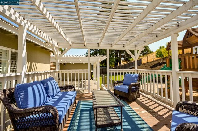 87 Molokai Ct, San Ramon CA: https://media.crmls.org/mediaz/59100930-6f11-42d7-880e-646736185f66.jpg