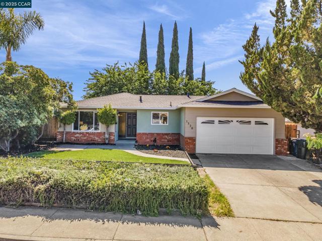 1330 Aster Dr, Antioch CA: https://media.crmls.org/mediaz/591032d5-a3f1-455b-b59c-69e43c327090.jpg