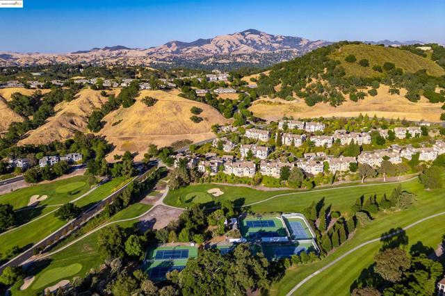 1405 Ptarmigan Dr, Walnut Creek CA: https://media.crmls.org/mediaz/59107ae1-0443-4d2c-929c-2337c591d009.jpg