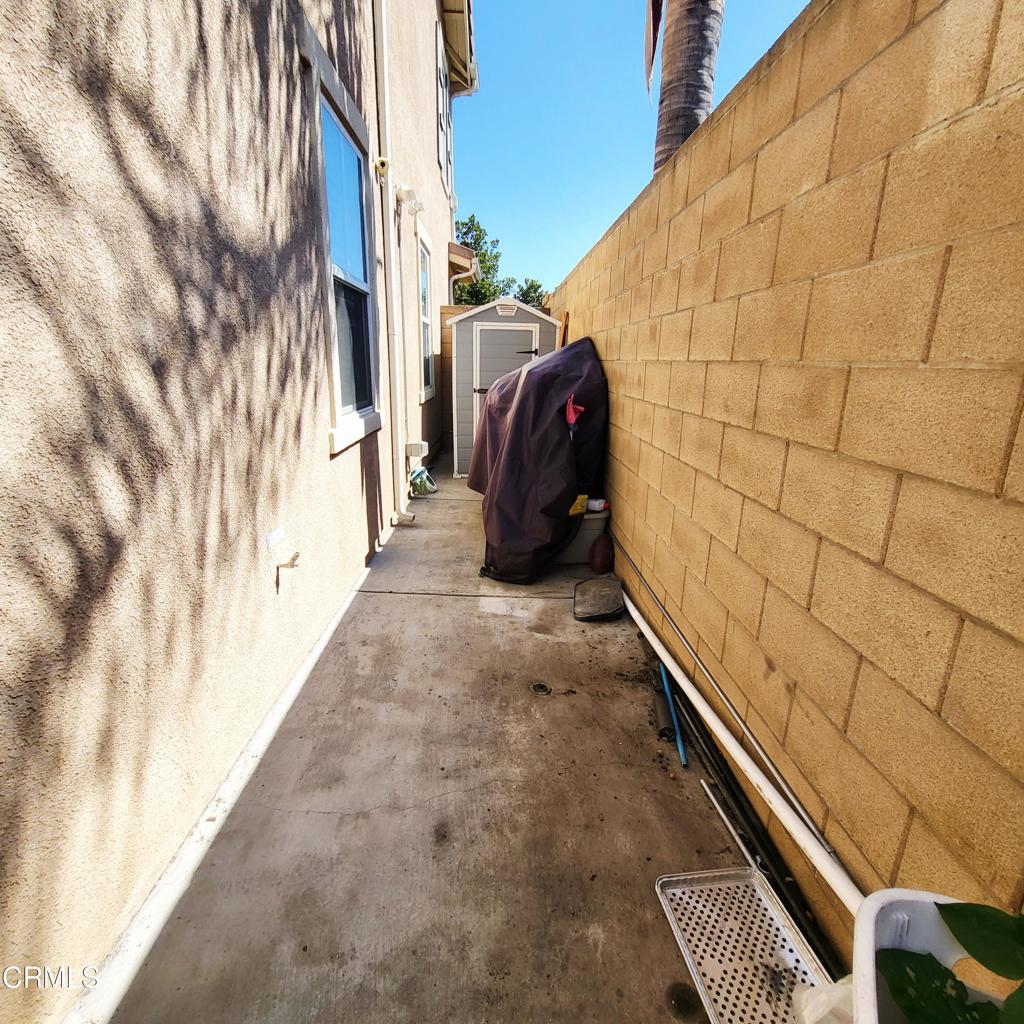 https://media.crmls.org/mediaz/5910c8f6-a14a-4333-8c4a-67e0dbf8ff75.jpg?preset=X-Large