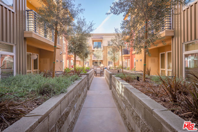 4050 GLENCOE Avenue, Marina del Rey CA: https://media.crmls.org/mediaz/591103d6-4551-4591-9973-0adb09ed8035.jpg