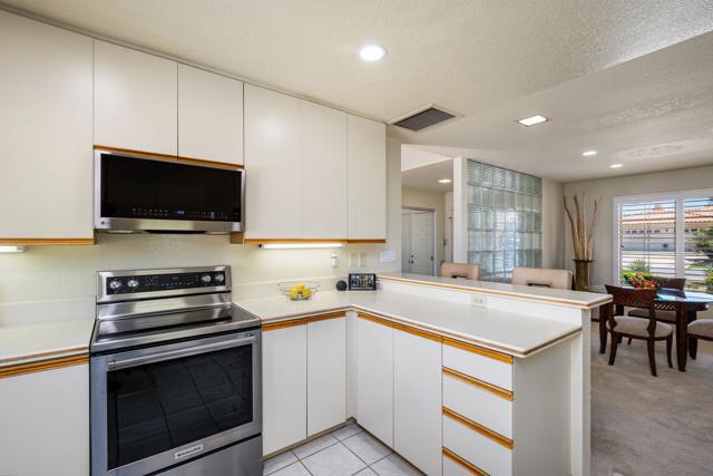 Image 15 of 47 For 78820 Runaway Bay Drive