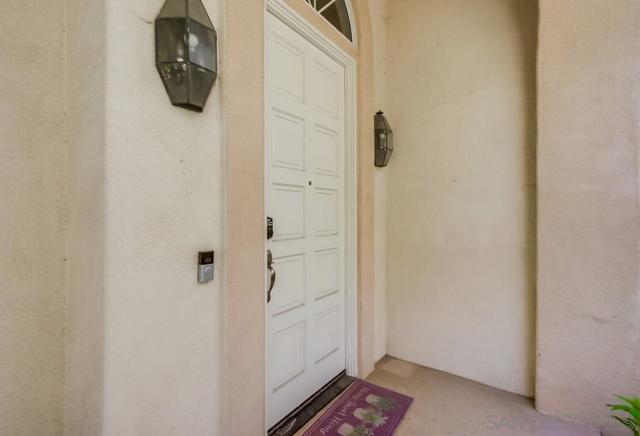 5159 Renaissance Ave, San Diego CA: https://media.crmls.org/mediaz/5911e749-0615-4b8f-ba37-9a39c6bc1982.jpg