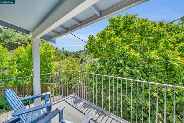 231 Orchard Rd, Orinda CA: https://media.crmls.org/mediaz/59120283-0d75-463b-95dd-1cdfea4c3036.jpg