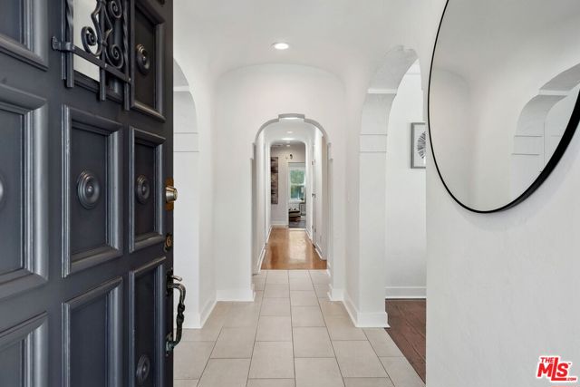 149 S Wetherly Drive, Beverly Hills CA: https://media.crmls.org/mediaz/59123aab-c091-44e0-a940-05294964c464.jpg