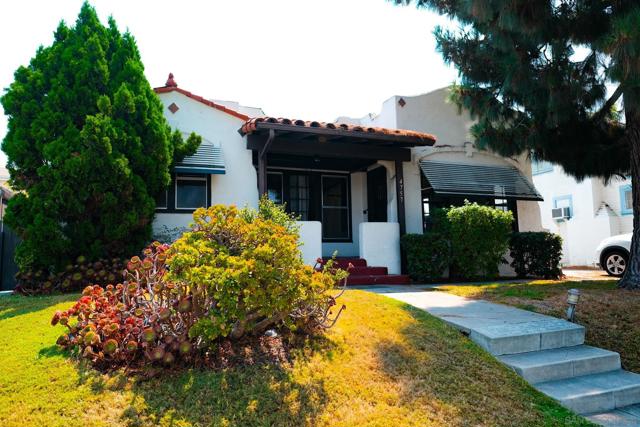 4757 Kensington Dr, San Diego CA: https://media.crmls.org/mediaz/591330b9-b079-434b-a032-369bf1a1df0f.jpg