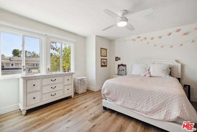 4415 Dulcinea Court, Woodland Hills CA: https://media.crmls.org/mediaz/59139f1f-86f7-4845-9d1f-d89d61ba2aa9.jpg