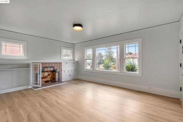865 40th, Oakland CA: https://media.crmls.org/mediaz/5913fcba-a2a9-4184-a390-15e56a35881b.jpg