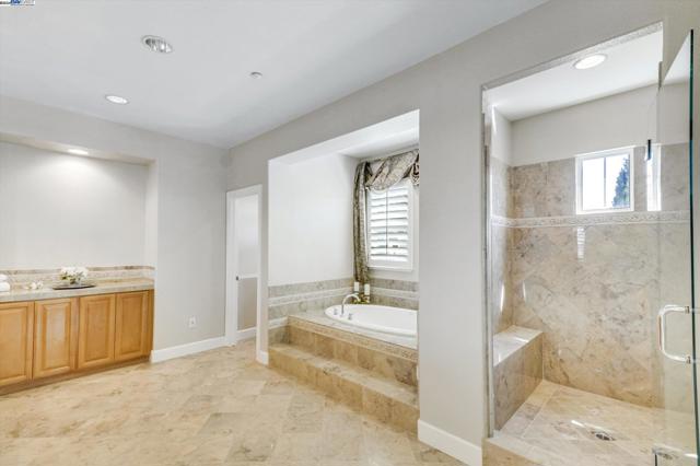 Image 31 of 58 For 2597 Ancona Cir