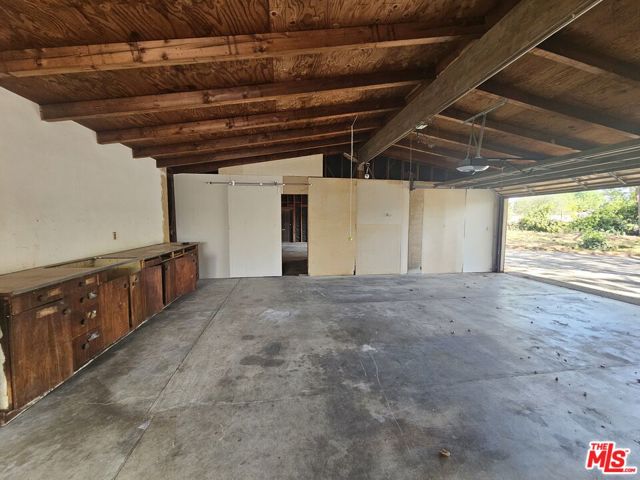 8400 Encino Avenue, Northridge CA: https://media.crmls.org/mediaz/59143756-79f6-427c-b10c-edb8f8e4fb9c.jpg