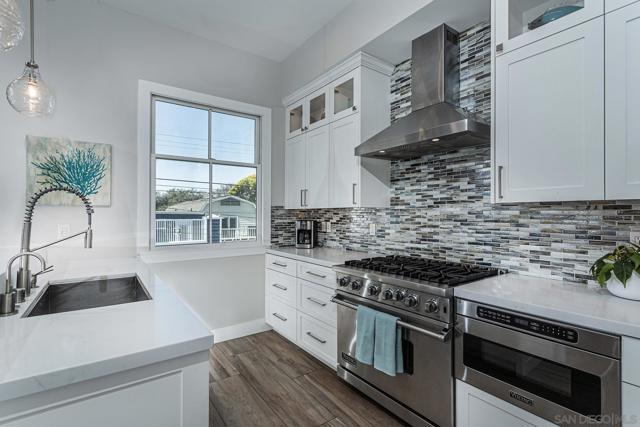 617 9Th St, Coronado CA: https://media.crmls.org/mediaz/5914a5a9-e882-44e2-bbc9-a872436d2e56.jpg