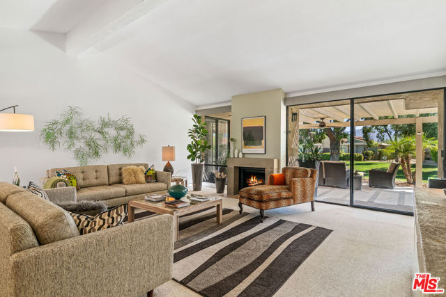 72305 Rodeo Way, Rancho Mirage CA: https://media.crmls.org/mediaz/5914bbc4-8220-4b9e-9586-6bfb4d5395b6.jpg