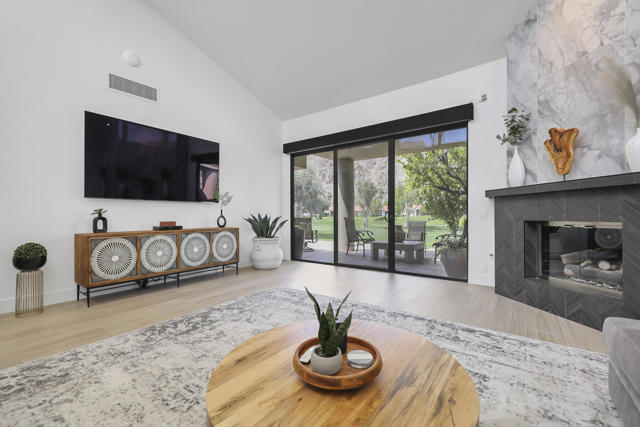 79754 Arnold Palmer, La Quinta CA: https://media.crmls.org/mediaz/5914c21a-651f-4cac-8a1e-ccf2c58eafce.jpg