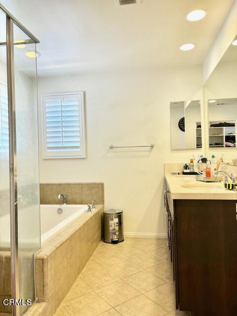 561 Whalen Way, Oxnard CA: https://media.crmls.org/mediaz/5914c261-62dd-494c-a0d8-12c51fa26ca4.jpg