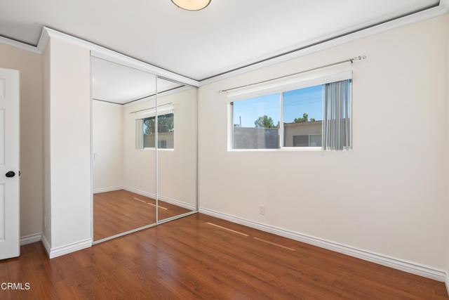 9503 Via Venezia, Burbank CA: https://media.crmls.org/mediaz/5914d39a-f79f-47ec-89be-68eee92c1036.jpg