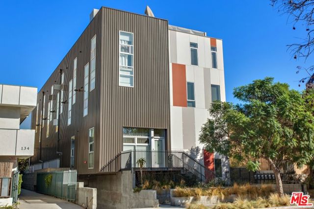 140 S Gramercy Place, Los Angeles CA: https://media.crmls.org/mediaz/5915000d-c593-45f6-ab96-a3be80ca4f71.jpg