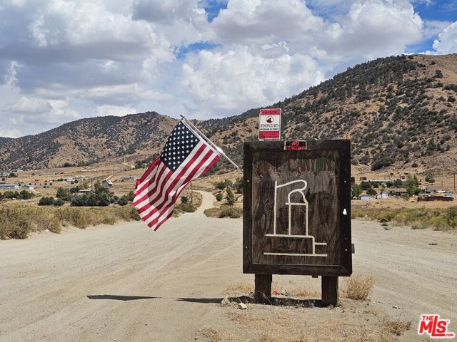 0 Pine Grove Dr, Tehachapi CA: https://media.crmls.org/mediaz/59152cf3-3824-4a56-a2e5-8cc526d87a2d.jpg