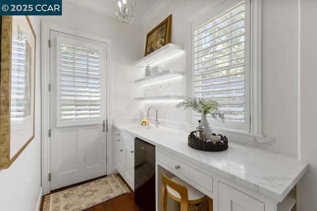 1826 Alameda Diablo, Diablo CA: https://media.crmls.org/mediaz/591580e1-02f8-4c2a-b705-2889692cacd0.jpg