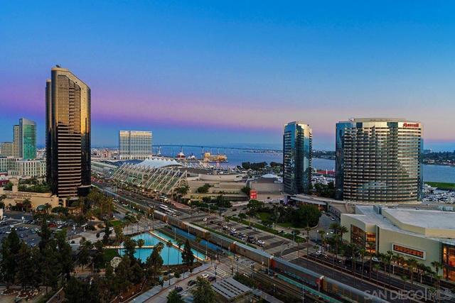 550 Front Street, San Diego CA: https://media.crmls.org/mediaz/59162b82-cda4-42bf-8ad7-4a292bf396da.jpg