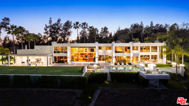 300 N San Rafael Avenue, Pasadena CA: https://media.crmls.org/mediaz/59164c52-8207-4a75-aa76-24a3eca12e3a.jpg