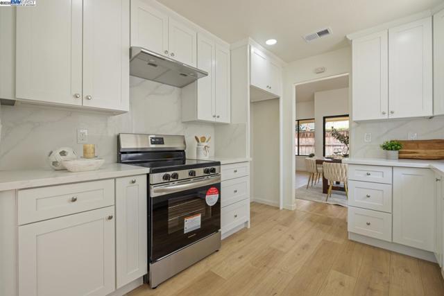 1023 Snowgoose Ln, Manteca CA: https://media.crmls.org/mediaz/591748ba-e807-4296-8aee-64f92e62b2eb.jpg