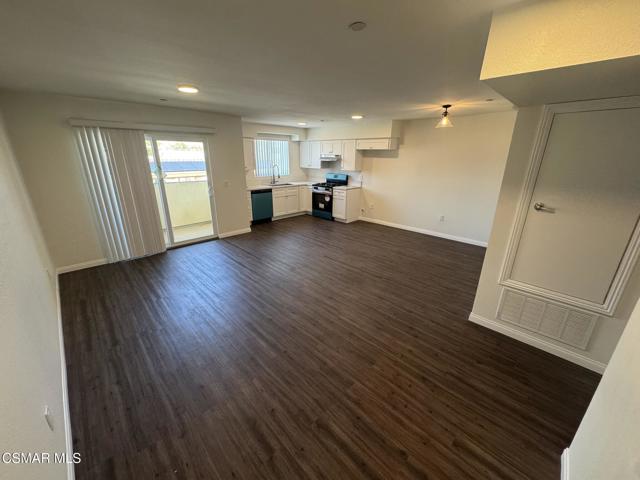 1850 Buyers Street, Simi Valley CA: https://media.crmls.org/mediaz/591784ee-f4d0-4b63-8c3a-3663afc6ced0.jpg