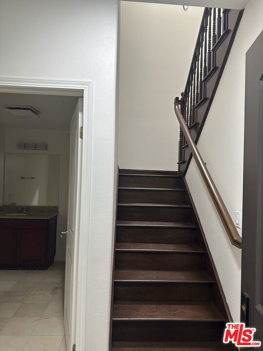 962 S Gramercy Drive, Los Angeles CA: https://media.crmls.org/mediaz/5917abd8-a661-49cf-a884-a881141d559d.jpg