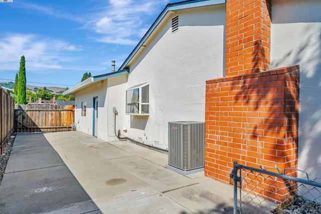 9694 Ashby way, San Ramon CA: https://media.crmls.org/mediaz/5918302f-343e-4e0d-8f86-e65fd91d0dc8.jpg