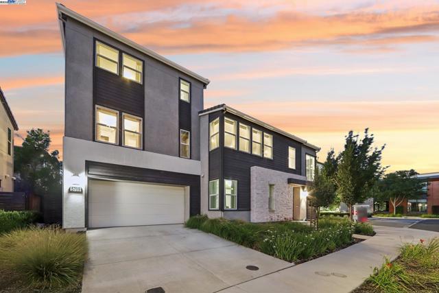 5789 Nugget Way, Dublin CA: https://media.crmls.org/mediaz/5918be31-4386-40fa-984e-e1af8685a65b.jpg