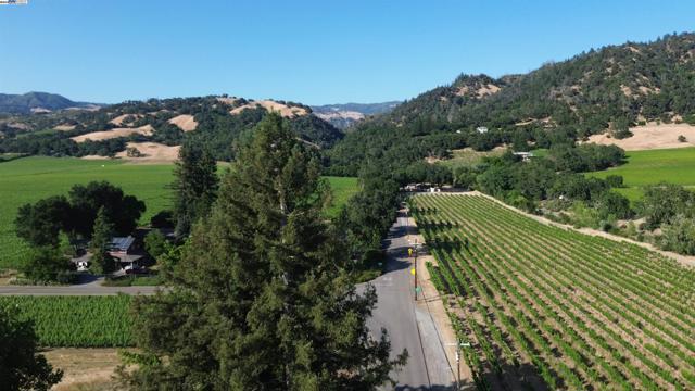 11311 Pine Flat, Healdsburg CA: https://media.crmls.org/mediaz/5918f63c-fe28-4788-b937-6a6783692d0e.jpg
