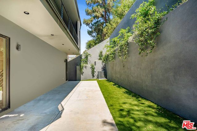 1046 Oban Drive, Los Angeles CA: https://media.crmls.org/mediaz/59193163-031f-450c-820e-8ec742e25fde.jpg