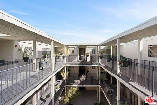 9061 Keith Avenue, West Hollywood CA: https://media.crmls.org/mediaz/591a0fe6-dec6-4a66-ac36-73ffe5b65d60.jpg