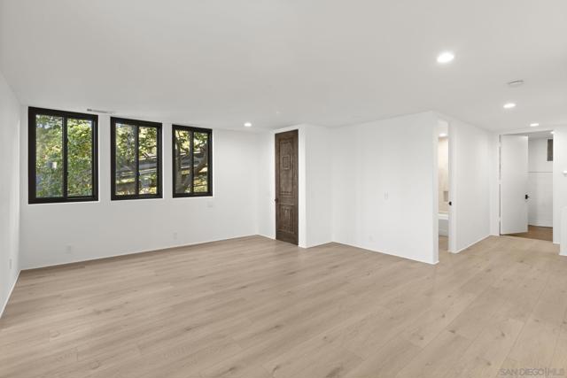 1846 Castellana Rd, La Jolla CA: https://media.crmls.org/mediaz/591a1438-d473-4363-8088-e52e2aa64c6d.jpg