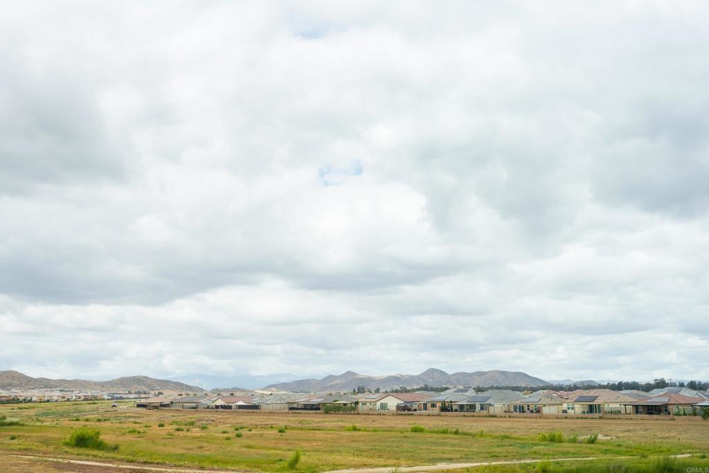 https://media.crmls.org/mediaz/591a4372-dc40-45f3-bc95-21d336495b52.jpg?preset=X-Large