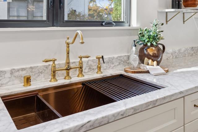 1728 Cambridge Dr, Alameda CA: https://media.crmls.org/mediaz/591ade93-fc2a-4ca5-b1dd-08c7fe6d0b5c.jpg