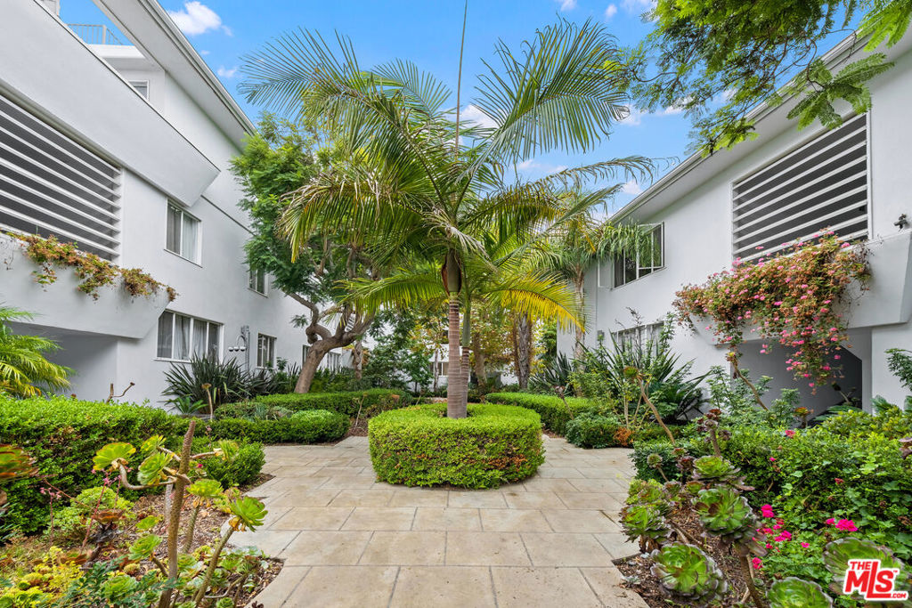 136 San Vicente Blvd #A