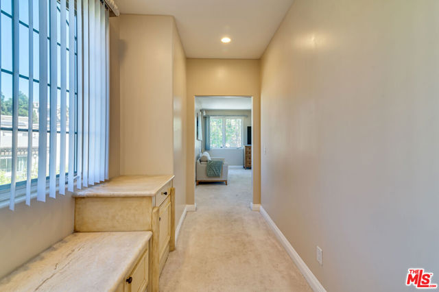 1008 Harbor Crossing Lane, Marina del Rey CA: https://media.crmls.org/mediaz/591c4696-8620-47c1-80a9-55fe670eab81.jpg