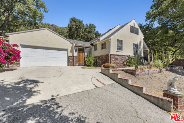 6349 Blanchard Canyon Road, Tujunga CA: https://media.crmls.org/mediaz/591c5d7e-7bae-4151-bb29-7d3eba34004d.jpg