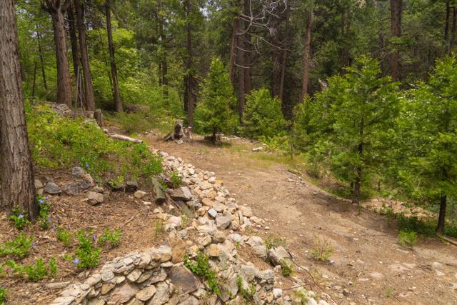 710 Blue Jay Canyon Road, Lake Arrowhead CA: https://media.crmls.org/mediaz/591c795d-70a9-4c35-91c9-9d372fb559da.jpg
