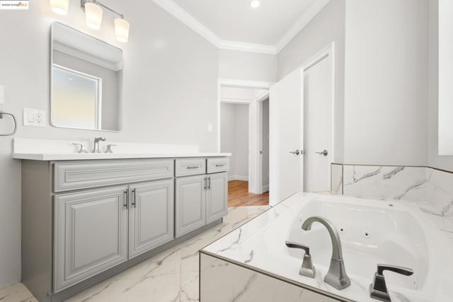 5915 Balboa Dr, Oakland CA: https://media.crmls.org/mediaz/591ccde7-359e-490f-bc9f-2f67d65f8eaf.jpg