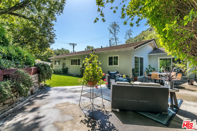 3634 Mandeville Canyon Road, Los Angeles CA: https://media.crmls.org/mediaz/591d3b13-7b1c-44ae-9ad9-3f53c194a7fa.jpg