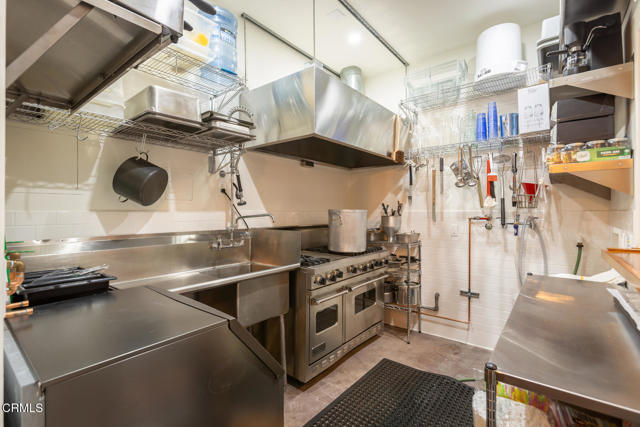 5065 Indianola Way, La Canada Flintridge CA: https://media.crmls.org/mediaz/591d54f3-1139-4def-a9d2-3299db233270.jpg