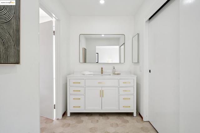 5821 Cold Water Dr, Castro Valley CA: https://media.crmls.org/mediaz/591d82b9-67da-45d2-9c20-cc2c83af7c35.jpg