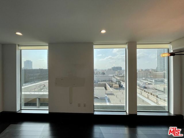 655 S Hope Street, Los Angeles CA: https://media.crmls.org/mediaz/591d8d73-07a3-4036-bddc-2f73008d65b4.jpg