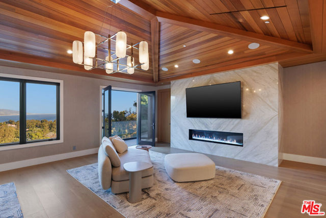 7052 Dume Drive, Malibu CA: https://media.crmls.org/mediaz/591d9766-37fe-4c5c-a798-fc137b10ec47.jpg