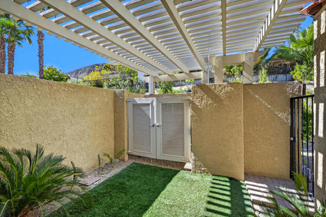 26 Alta Vista, Rancho Mirage CA: https://media.crmls.org/mediaz/591d9849-8055-4022-9aa8-d9b9926b159a.jpg