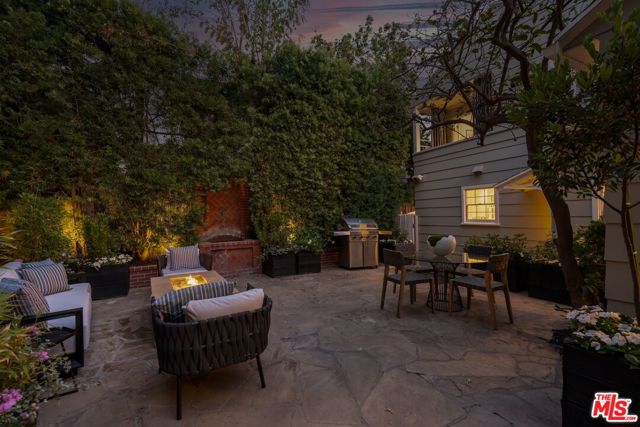 8023 Hemet Place, Los Angeles CA: https://media.crmls.org/mediaz/591d9ba4-7825-4095-8b4c-b1072f50a84d.jpg